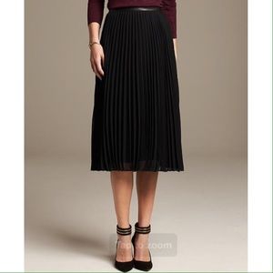 Banana Republic Pleated Chiffon Midi Skirt BNWOT