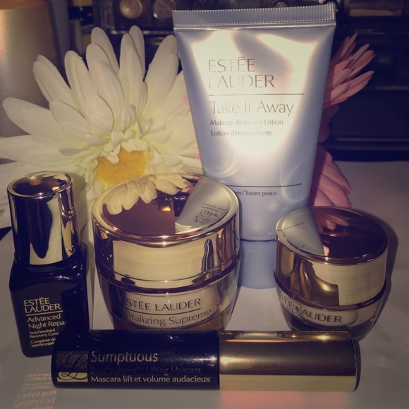 *SOLD*Estēe Lauder Travel Set
