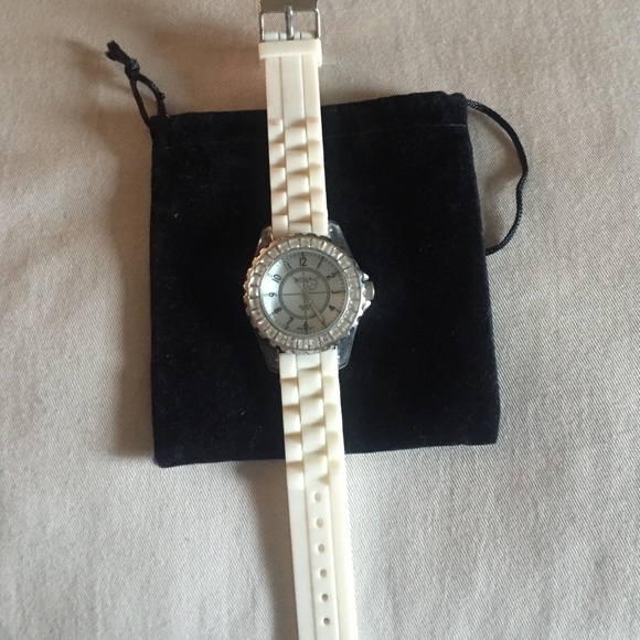 Watch - Picture 2 of 3