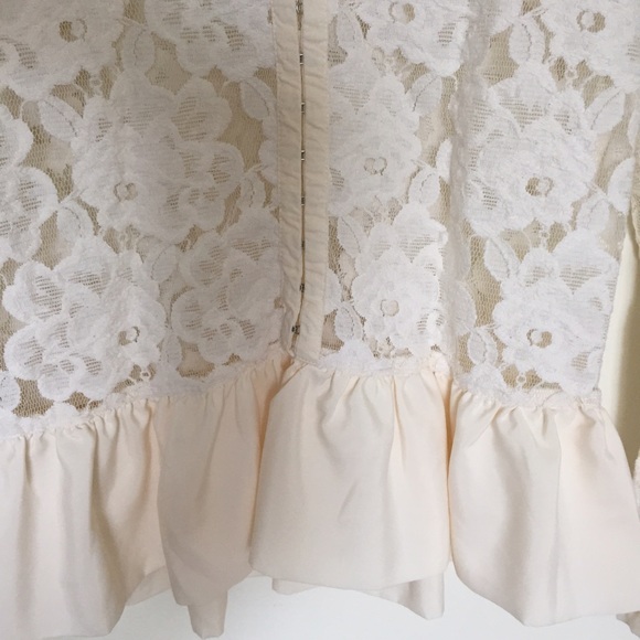 beautiful lace top in perfect condition - Picture 4 of 4