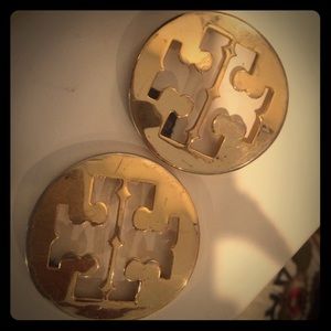 Tory burch button logo on ballet flats