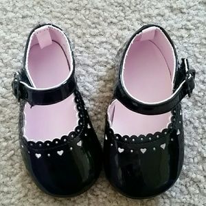 Black infant sized 3 shoes