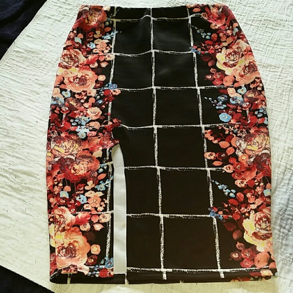 Material Girl Dresses & Skirts - FINAL REDUCTION 💙Floral Midi skirt w/split