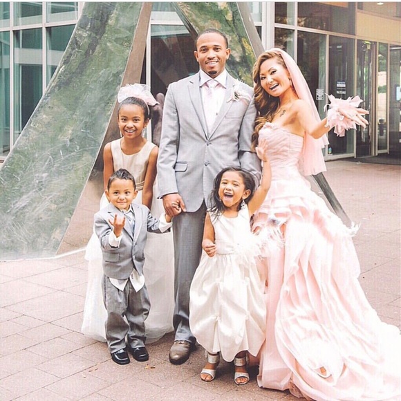 Blush Pink Vera Wang Wedding Gown - Picture 7 of 7