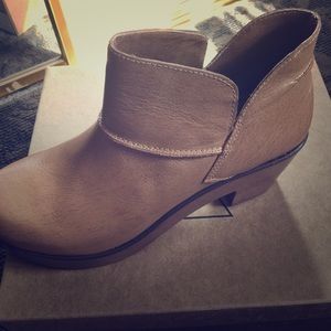 🎉Sale🎉Kelsi dagger clogs/booties