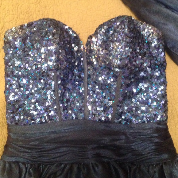 Dress - Picture 2 of 4