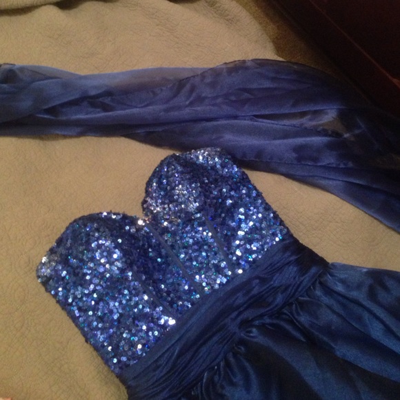 Dress - Picture 3 of 4