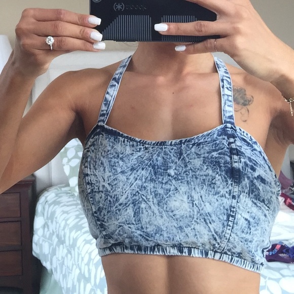 Acid wash cross cross back crop - Picture 3 of 4