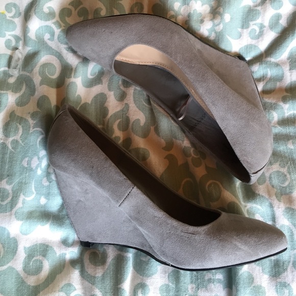 Size 6 grey heels - Picture 3 of 3