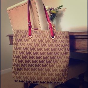 Bundle- Micheal Kors tote and coach purse!