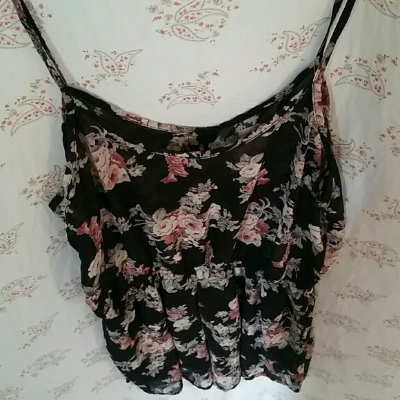 SOLD Pretty floral print romper with pockets! - Picture 4 of 4