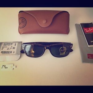 Ray Ban Clubmaster Tort
Color: Dk. Tortoise