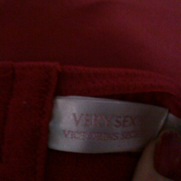 Red Bra - Picture 2 of 4