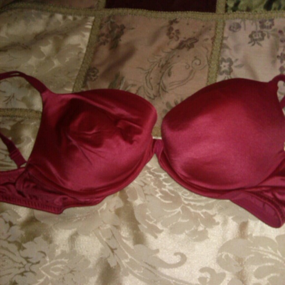 Red Bra - Picture 3 of 4