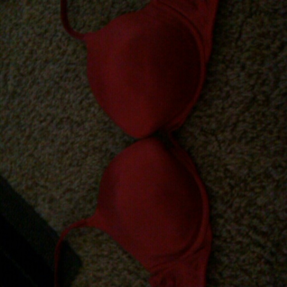 Red Bra - Picture 4 of 4