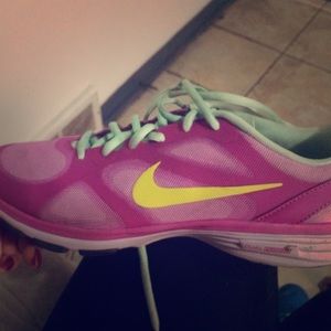 Mint condition Nike Dual Magenta and aqua shoes