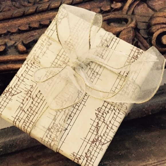 'Tis the Season🎁 Gift Wrap Upon Request❤️ - Picture 7 of 8