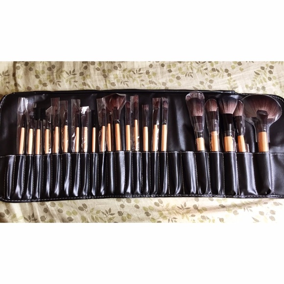 🆕 22 piece brush set 💁🏻