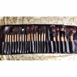🆕 22 piece brush set 💁🏻