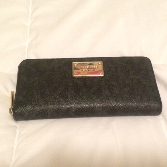 🚫SOLD🚫Micheal Kors Wallet