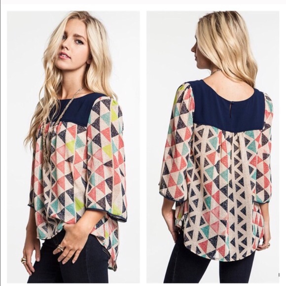 🔴SOLD🔴Triangle Print Blouse - Picture 2 of 2