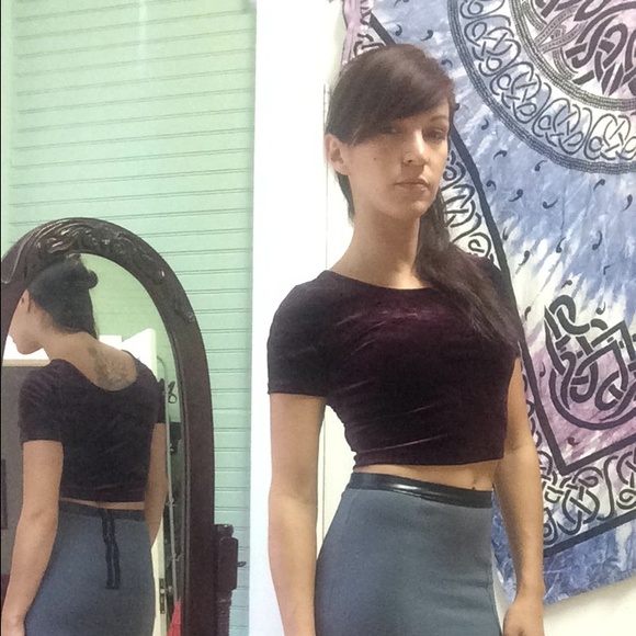 Maroon velvet cropped shirt