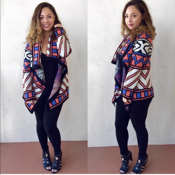 🔴SOLD🔴 ️Bold Print Coral Sweater Cardigan - Picture 2 of 4