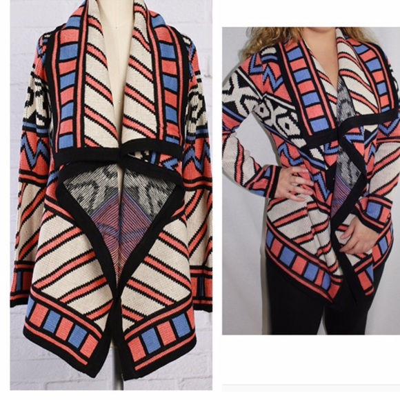 🔴SOLD🔴 ️Bold Print Coral Sweater Cardigan - Picture 3 of 4