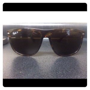Tortoise/brown Ray-Ban RB4147. Polarized.