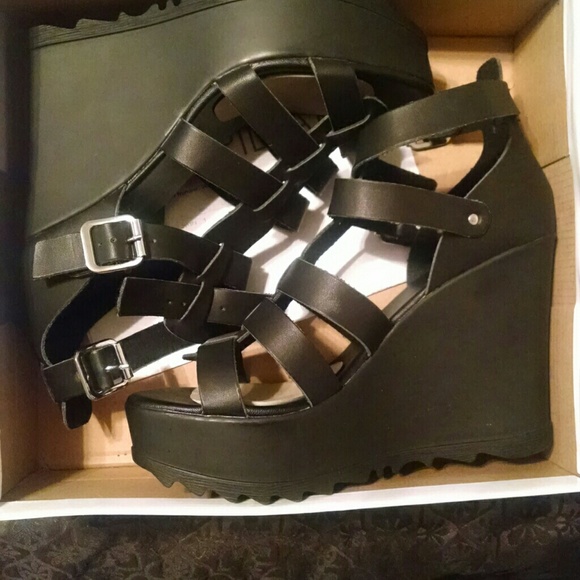 Gladiator wedge
