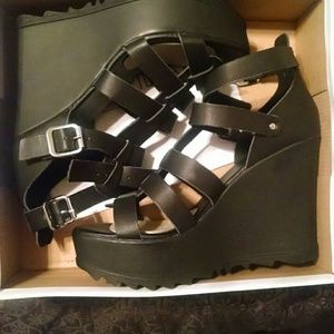 Gladiator wedge