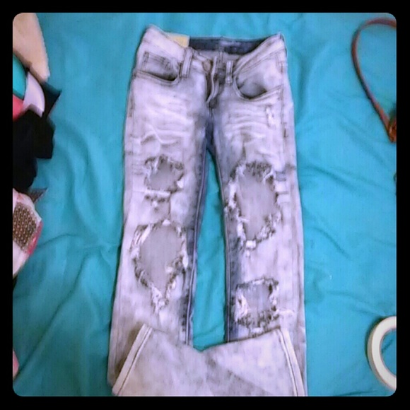 Distressed skinny jeans