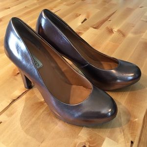 Bronze closed toe heels