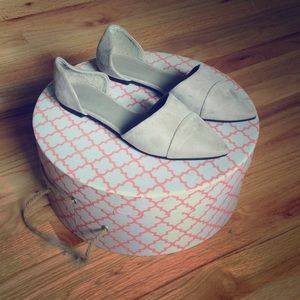 NWOT 🎉 Grey Suede Pointy Toe Flats
