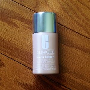 Clinique Even Better foundation in 01 Alabaster