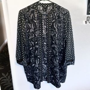 NWOT Black and white patterned kimono