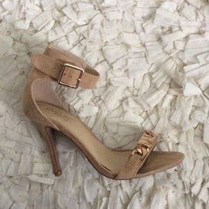 Nude heel