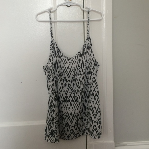🚫SOLD🚫 Black and white tank