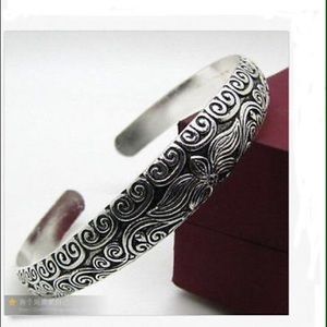Beautiful tibetan silver bracelet