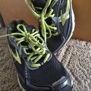 Brooks Ravenna 💨 $30!! best running shoes ever!