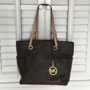 Michael Kors Jet Set Signature Tote