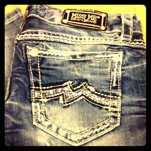 SOLD Miss Me Easy Cropped Capri Jeans