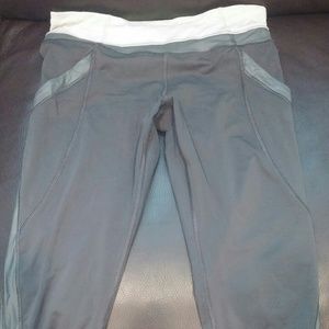 Lululemon Chase Me Crops EUC