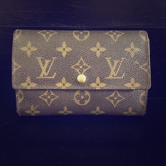Louis Vuitton Sarah Wallet