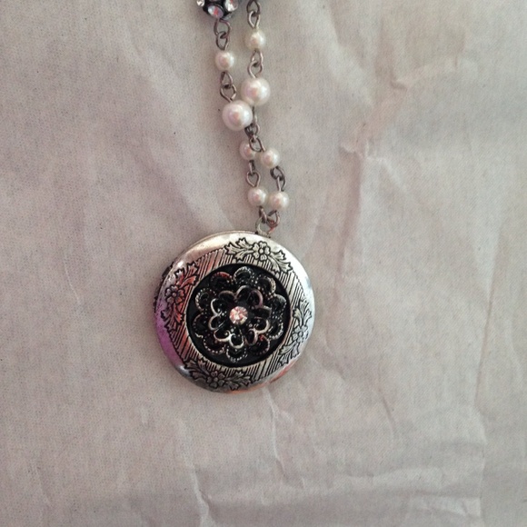 Pearl and rhinestone long- chained necklace.