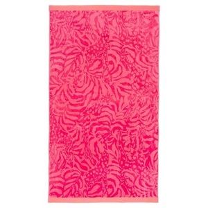 Giraffing me crazy lilly towel