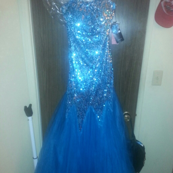 Beautiful Strapless Prom/Formal Dress - Picture 3 of 4