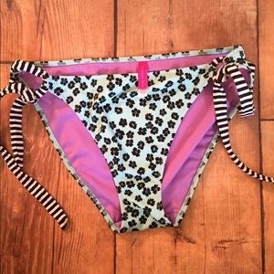 Victoria secret bikini bottoms. Size large.