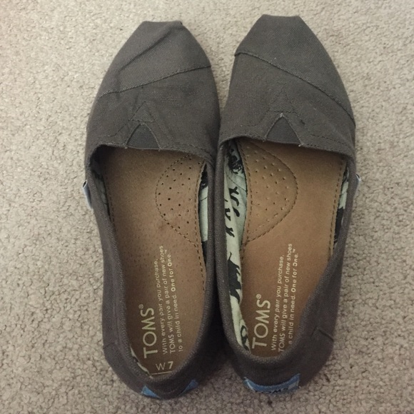 TOMS (never worn)