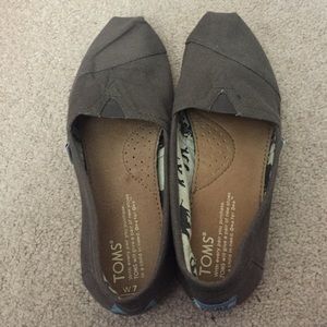 TOMS (never worn)